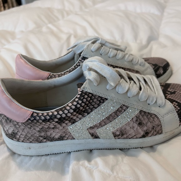 Sneakers - Picture 3 of 3